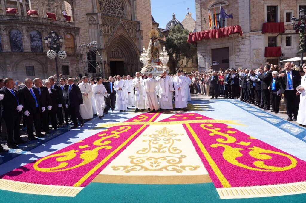 alfombra de colores a la Mare de Deu dels Desamparats 2023