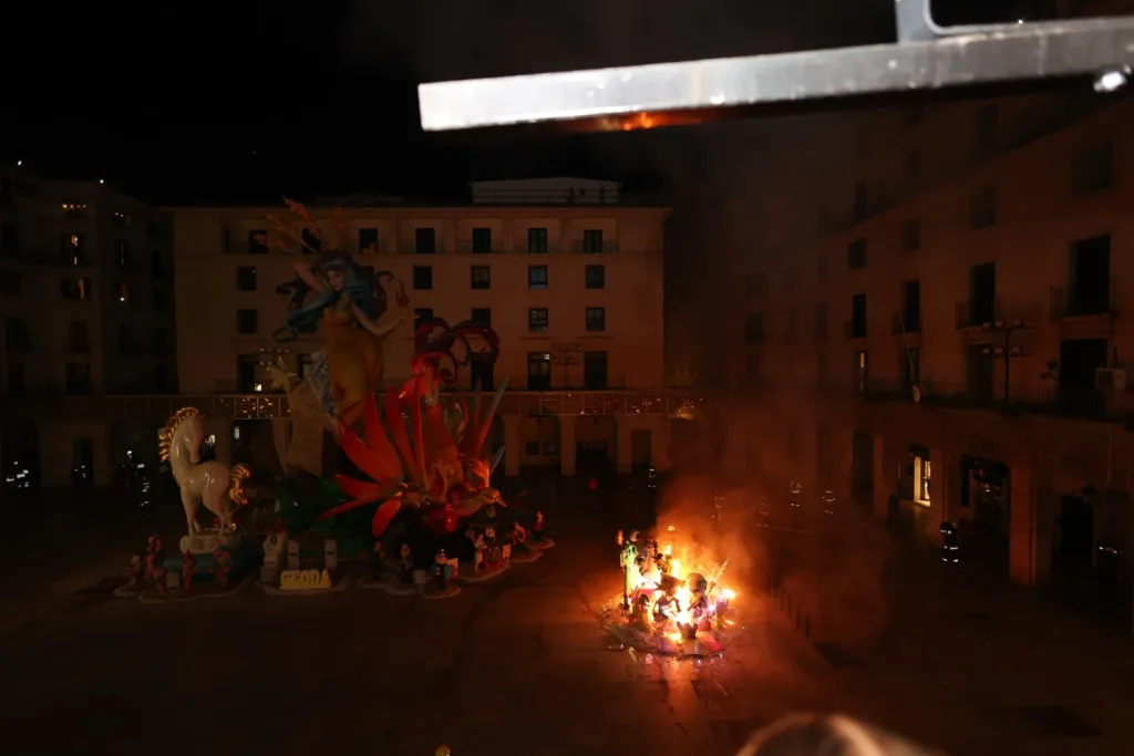 Alicante cerró sus hogueras más multitudinarias y polémicas en cuanto a los premios que se recuerdan 2 094A9750