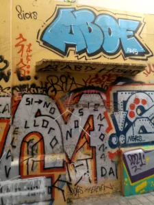 El refugio de la calle Espada sigue abandonado y lleno de pintadas