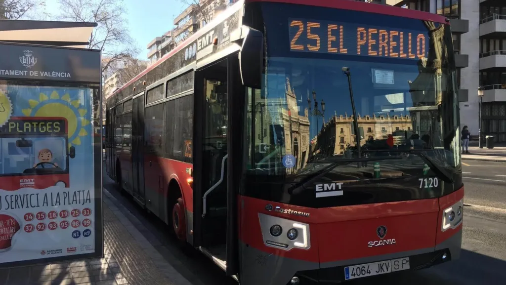 EMT Valencia baraja ocho ofertas para la compra de 26 autobuses eléctricos y 31 híbridos articulados.