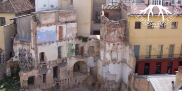 La muralla andalusí de la calle Salinas: trece años de ruina, coartadas y descoordinación institucional