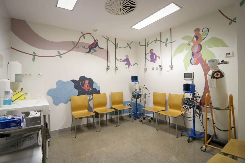 Urgencias de Pediatría del Hospital La Fe estrena nueva ambientación infantil