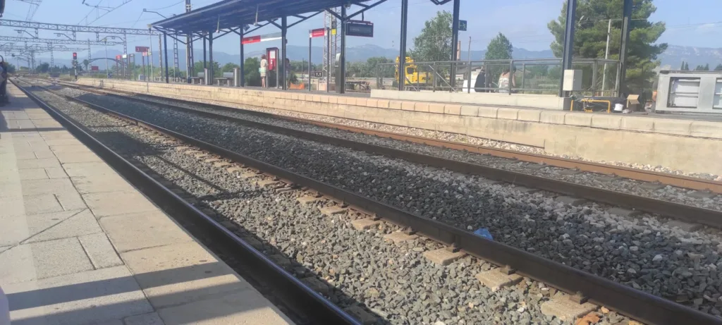 Nueva jornada negra en las Cercanías de Valencia, cortes de servicio, cancelaciones y trenes que superan el aforo