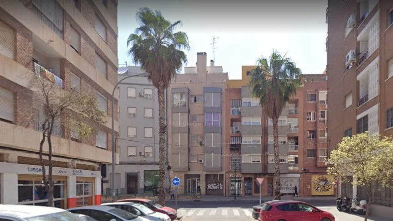 Valencia propone una multa de 3.001 euros a la SAREB por insalubridad en la finca ocupada de la avenida de la Constitución