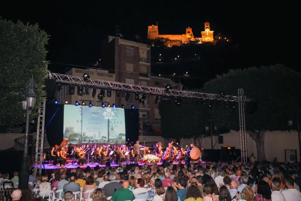 Dos mil espectadores disfrutan de la II edición del Festival de Ópera Open-Air de Cullera
