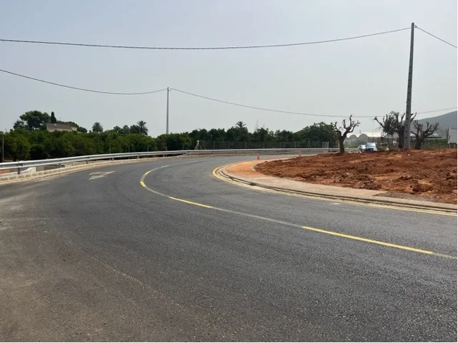 Diputacio de Valencia abre al tráfico la nueva rotonda en la intersección de las carreteras CV-510 y CV-506 en Alzira