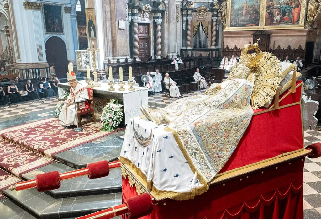 El Arzobispo preside la Misa Solemne de la Asunción de la Virgen en la Catedral Metropolitana de Valencia
