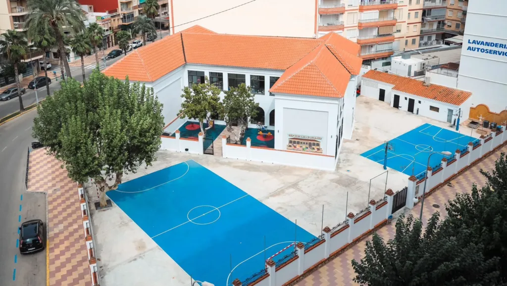 El CEIP de Sant Antoni de la Mar de Cullera vuelve a su edificio tras una inversión de más de 900.000€ y con un aula más de infantil