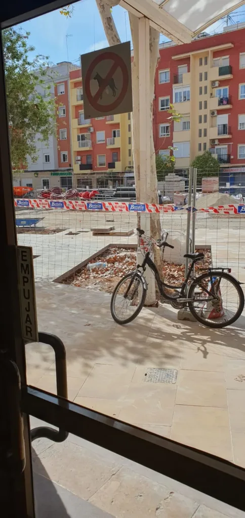 Catalá visita el Mercado del Cabanyal tras las obras de urgencia del techado 5 WhatsApp Image 2023 09 01 at 12.47.24