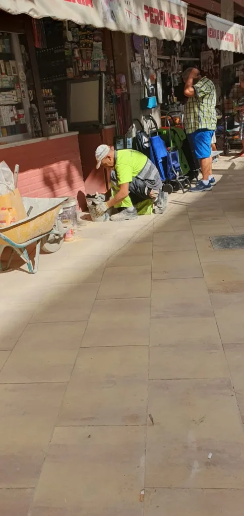 Catalá visita el Mercado del Cabanyal tras las obras de urgencia del techado 4 WhatsApp Image 2023 09 01 at 12.47.242