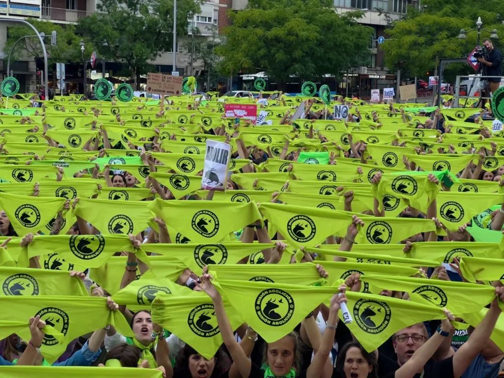 PACMA reúne a 5.000 personas en Madrid que piden la Abolición de los "festejos taurinos"