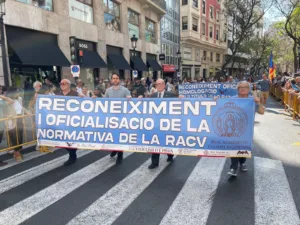 Més de 150 escritors i intelectuals valencians recolzen el topònim "Valéncia" i reclamen el dret a no ser discriminats per usar la normativa de la RACV