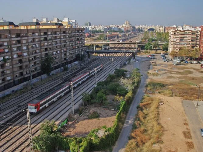 Las obras del canal de acceso ferroviario de Valencia con retraso, la estación Sorolla con retraso y la del Nort también