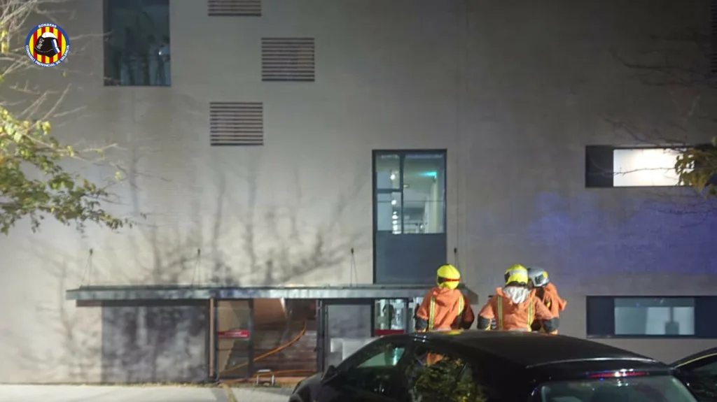 Un incendio en el Hospital de Lliria obligó ayer a evacuar dos plantas