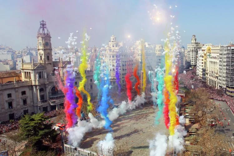 Este año las Fallas 2024 empiezan en Madrid. Cibeles se vestirá de valenciana con una gran mascletà en el centro de Madrid
