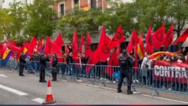 Frente Obrero se manifiesta en Ferraz contra "el gobierno de la vergüenza" de Pedro Sánchez