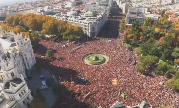 Más de 500.000 españoles se concentran en Madrid contra la amnistía