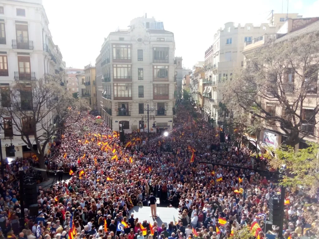 15.000 personas dicen NO a la amnistía en Valencia con Feijóo
