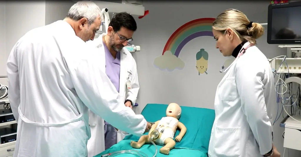 El Hospital La Fe implanta corazones mecánicos a cinco menores que esperaban un órgano para trasplante