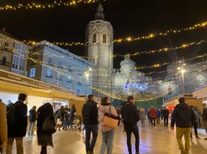Siete mercados extraordinarios avivan el ambiente navideño en las calles de Valencia 2 GCByf1lXAAAHhn
