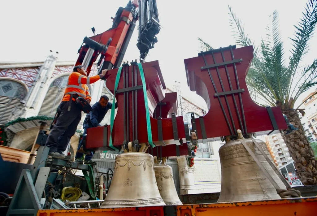Los Santos Juanes expone sus campanas restauradas, entre ellas “El Borrego”, la más grande de Valencia