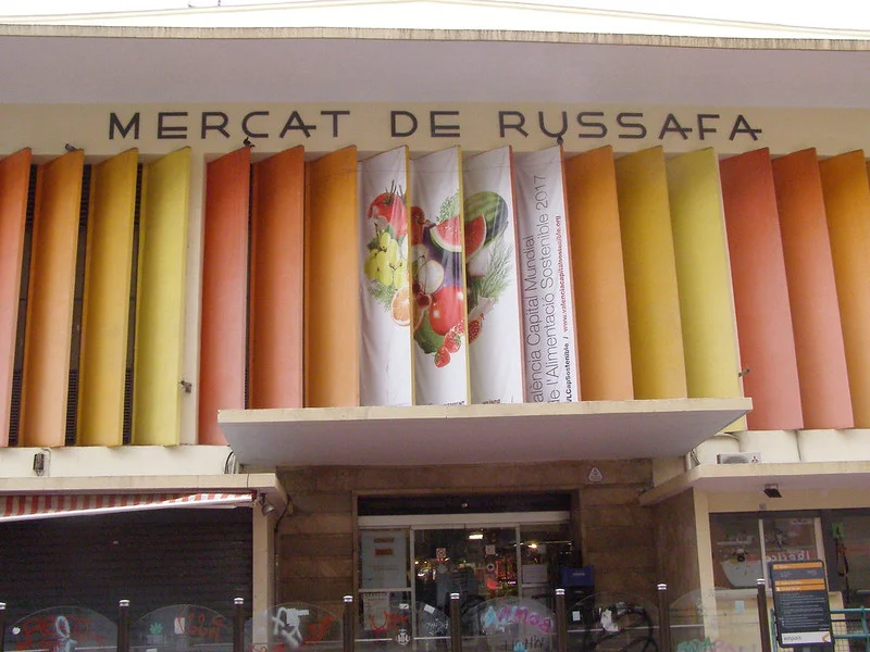 El Ayuntamiento adjudica la instalación de puntos de recogida refrigerada en los mercados de Russafa y Torrefiel