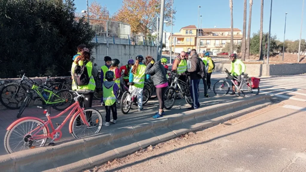 Ruta ciclista y recogida de bellotas Naturaleza en Chiva por YCS Youth Climate Save España