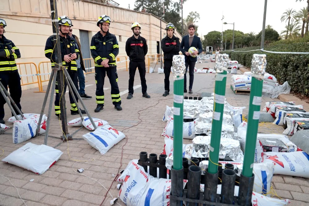 Los bomberos de Madrid se preparan para la Mascletà del 18 de febrero en Madrid