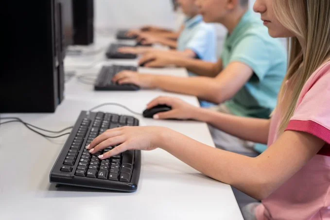 Educación cubre todas las vacantes de informática tras la exención del máster de Secundaria