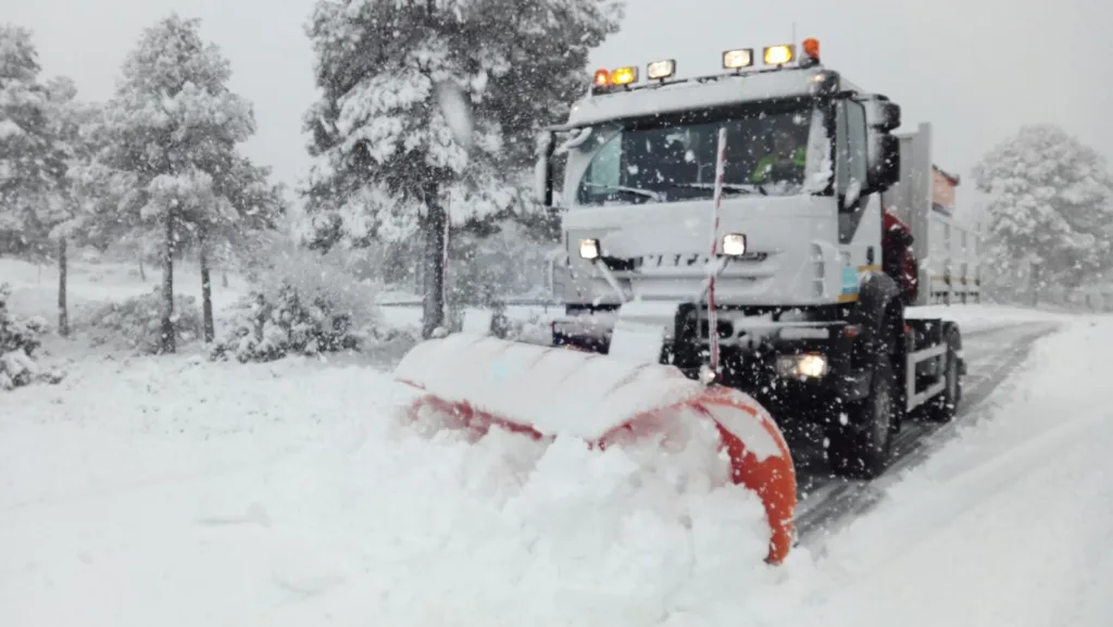 La Diputació de Valéncia pone a punto su dispositivo invernal en carreteras