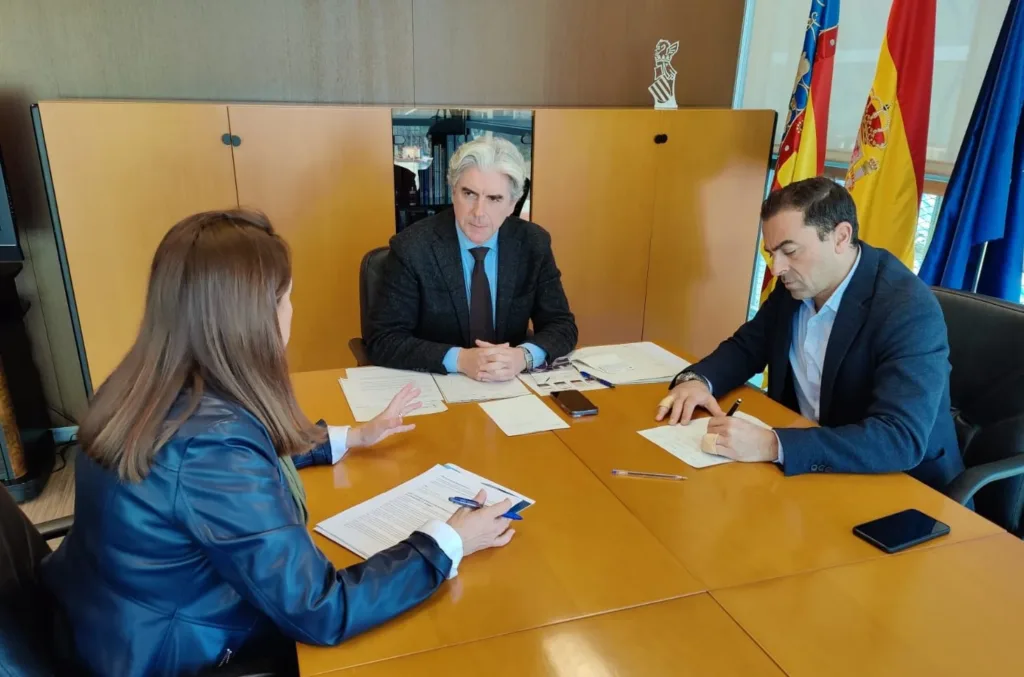 Industria elaborará un mapa con las necesidades en infraestructuras eléctricas de la Comunitat Valenciana para los próximos años