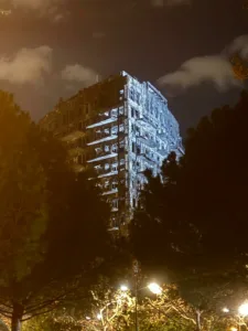 imagen edificio incendio valencia de noche
