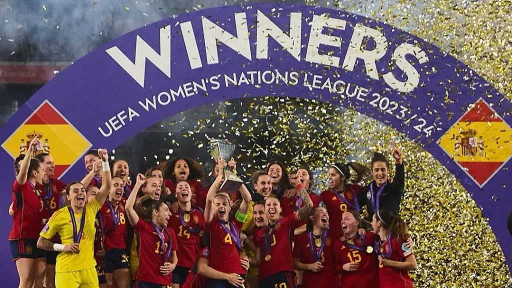 IMAGEN CELEBRACIÓN CAMPEONAS FUTBOL SELECCION ESPAÑOLA UEFA WOMENS NATIONS LEAGUE 2024