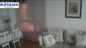 Llamaradas desde dentro de una vivienda incendio valencia