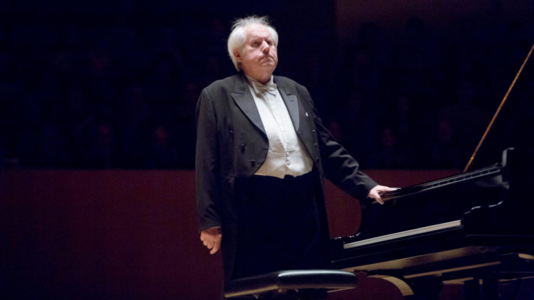 El Palau de la Música concede su medalla 2024 al pianista Grigori Sokolov