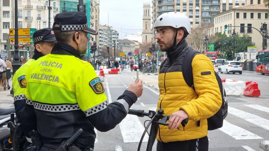 Casi 800 denuncias en los primeros días de la campaña de control de bicicletas y vehículos de movilidad personal
