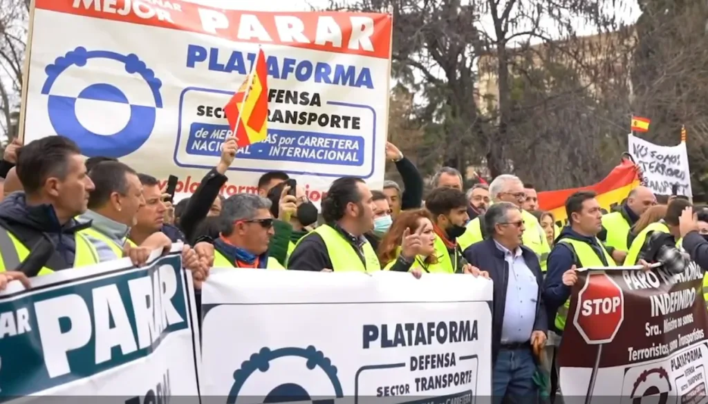 Transportistas convocan huelga indefinida a partir del 10 de febrero y se unen a los agricultores
