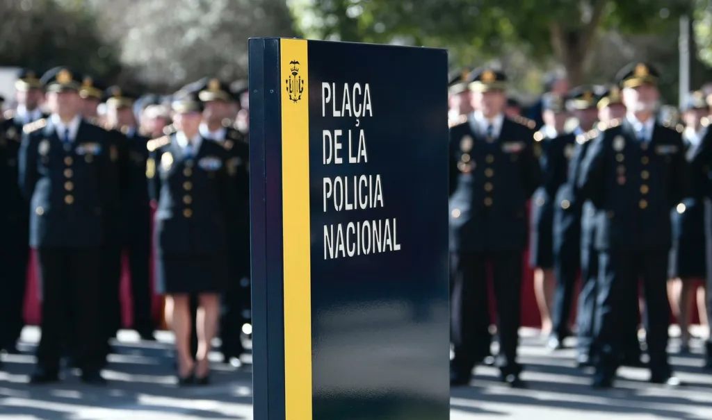 Valencia inaugura la Plaza dedicada a la Policía Nacional