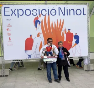 Santiago Parrado y madre exposición ninot David Casinos