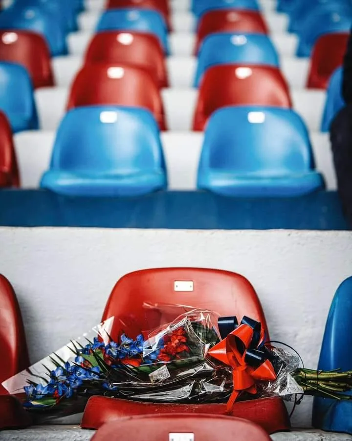 Flores en asiento abonado fallecido incendio