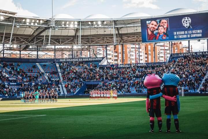 mascotas levante en homenaje abonado fallecido en incendio