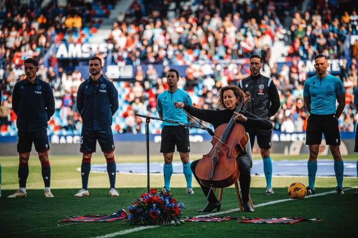 violonchelo y camisetas homenaje abonado levante fallecido en incendio