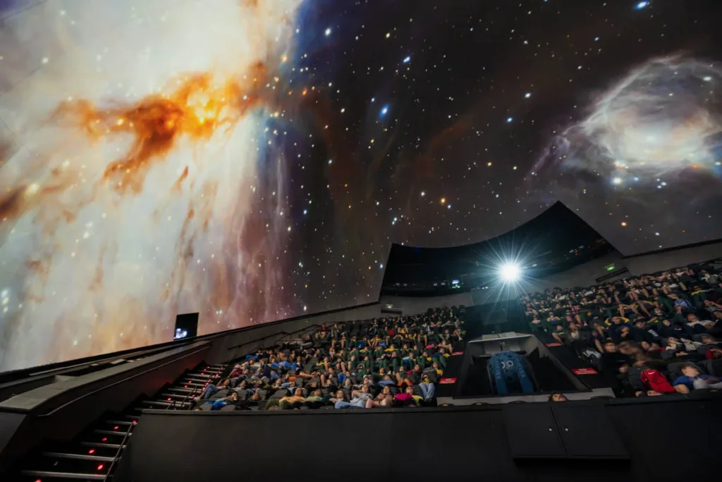 Más de 2.600 espectadores han asistido al planetario en directo ‘Las Nocturnas de invierno’ del Hemisfèric