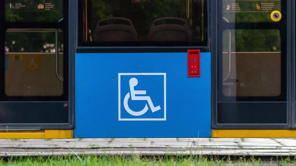 Portada accesibilidad transporte CERMI, movilidad universal