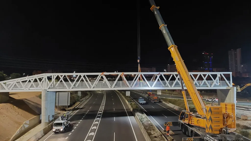 La Generalitat ultima la construcción de la pasarela sobre la CV-30 para conectar Benimàmet con el casco urbano de Valencia