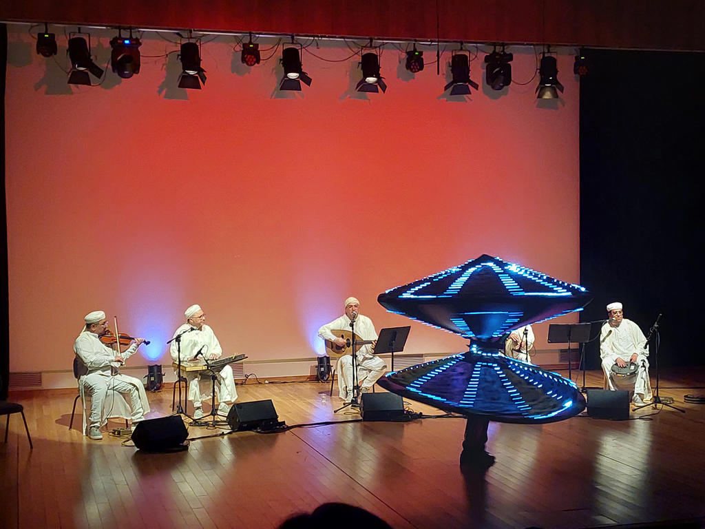 La música sufí y las danzas derviches deslumbran en el Palau de la Música