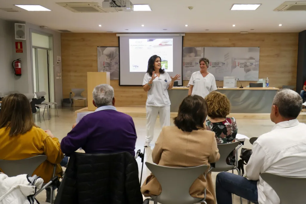 La primera escuela de la Comunitat Valenciana para personas portadoras de ostomía supera el centenar de participantes