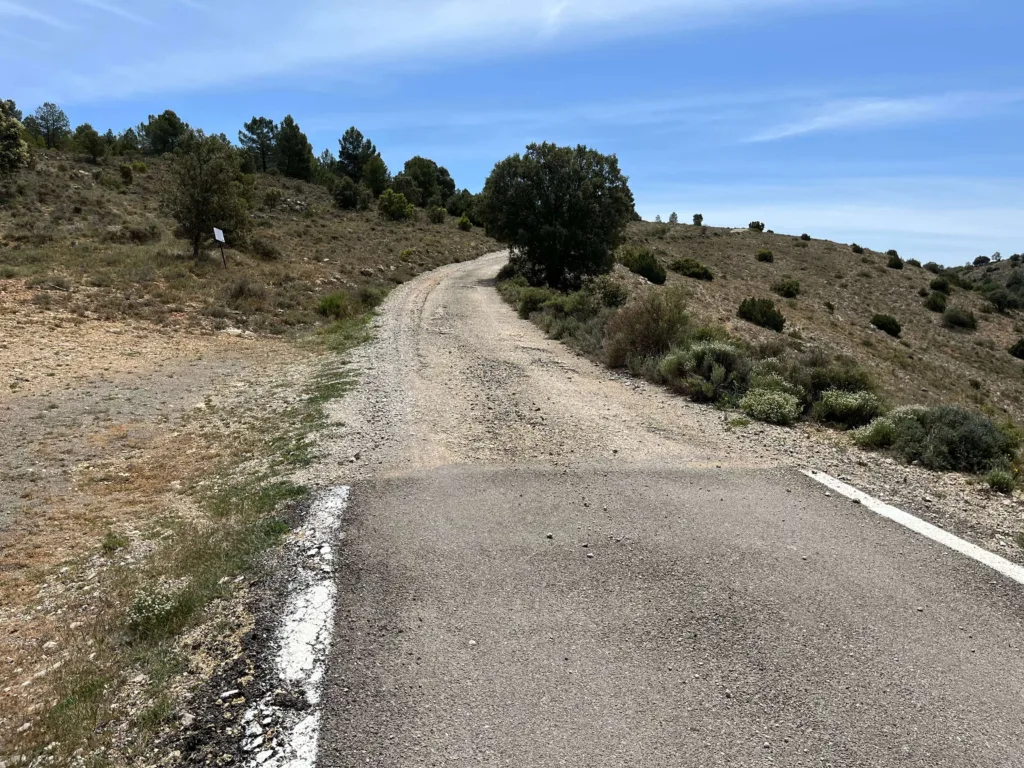 Diputació de Valéncia mejorará la conexión por carretera entre el Rincón de Ademuz y la provincia de Cuenca
