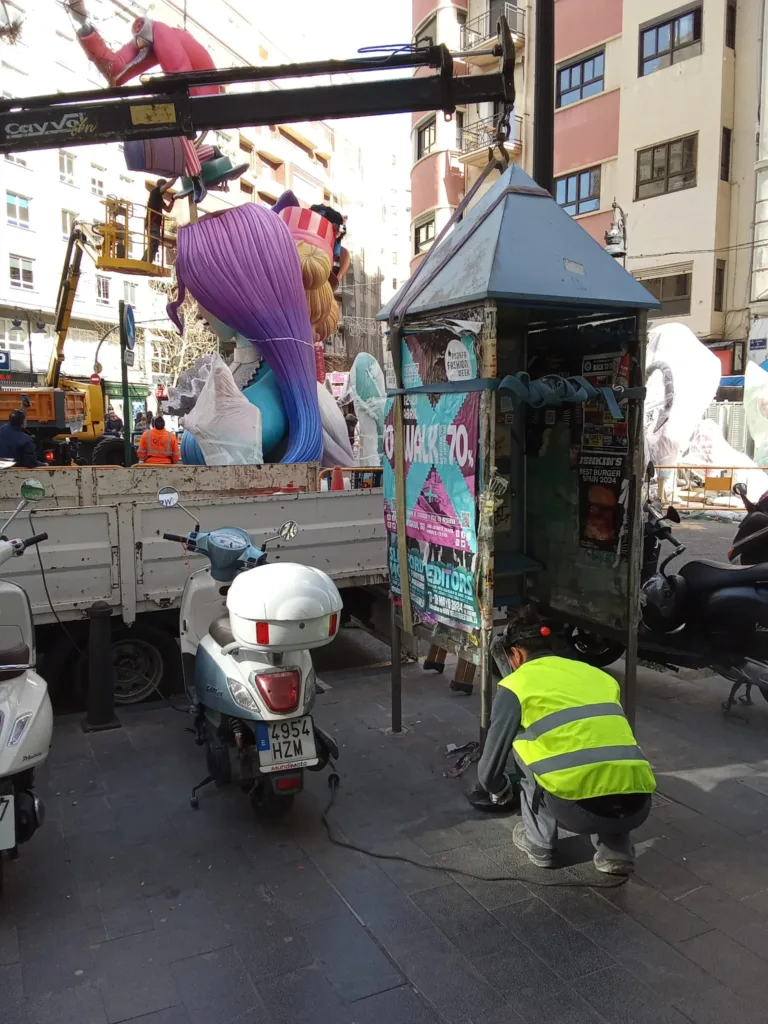 El Palco de Varea: Catalá retiene un proyecto valenciano para implantar cabinas multifuncionales 5 WhatsApp Image 2024 04 03 at 11.57.1111 1