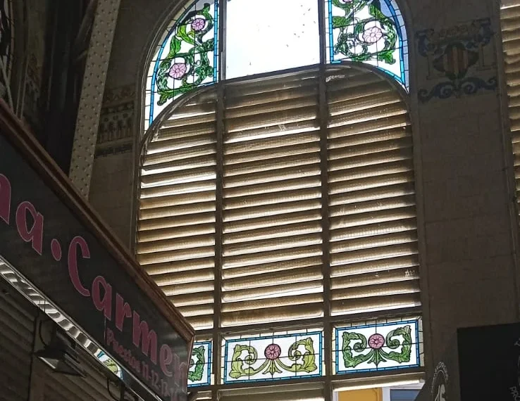 El Mercado Central de Valéncia continuará sin limpieza exterior tras quedar vacante un contrato de 675.000 euros 1 El patrimonio del Mercado Central que Catalá margina y olvida